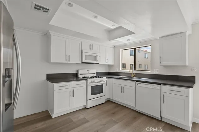 $500,000 | 18958 Sherman Way, Unit 17, Reseda, CA 91335