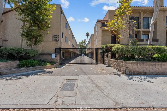 $500,000 | 18958 Sherman Way, Unit 17, Reseda, CA 91335