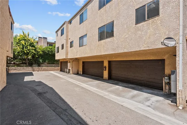 $500,000 | 18958 Sherman Way, Unit 17, Reseda, CA 91335