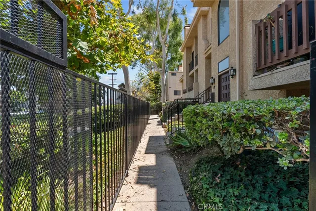 $500,000 | 18958 Sherman Way, Unit 17, Reseda, CA 91335