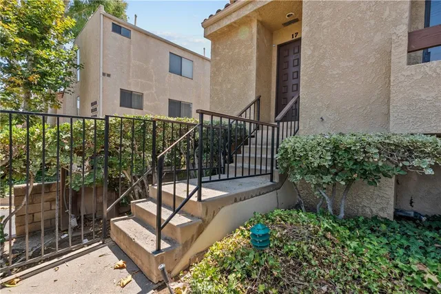 $500,000 | 18958 Sherman Way, Unit 17, Reseda, CA 91335