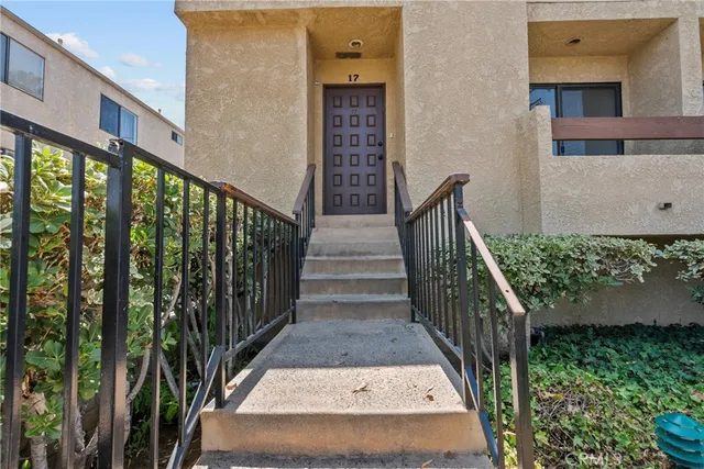 $500,000 | 18958 Sherman Way, Unit 17, Reseda, CA 91335