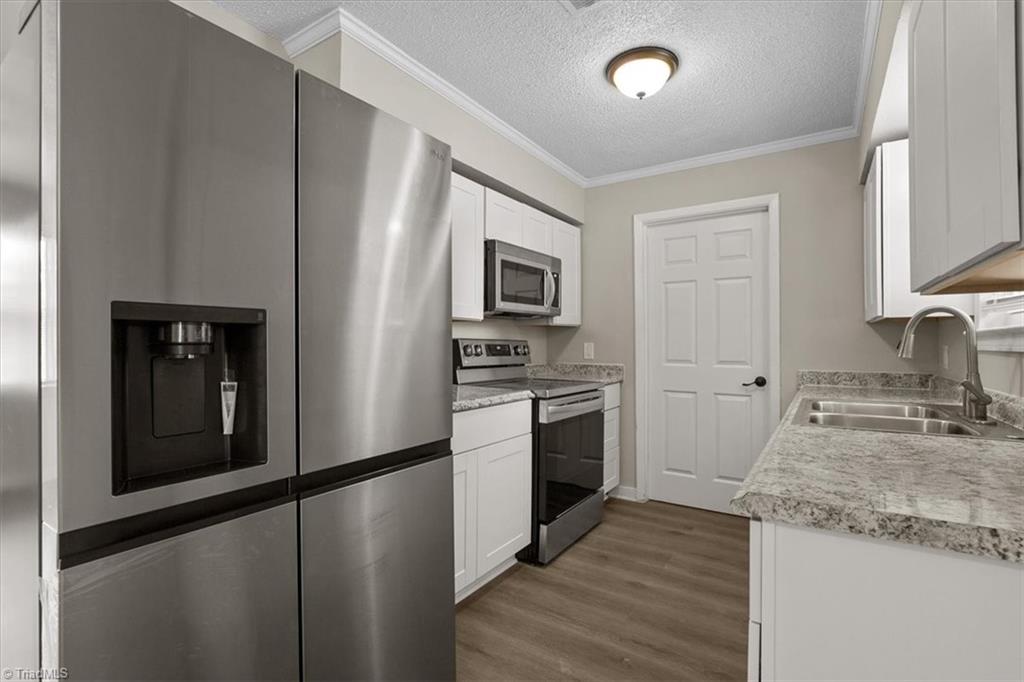 609 Fairview Street High Point, NC 27260 - Photo 10 of 28 Gallery Image 10