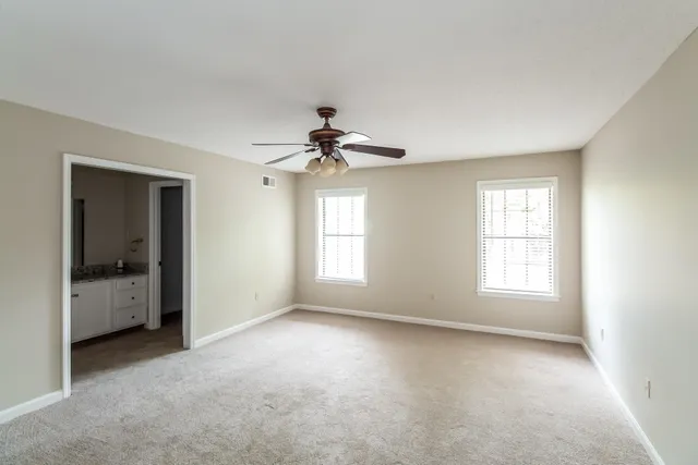 a view of empty room with window