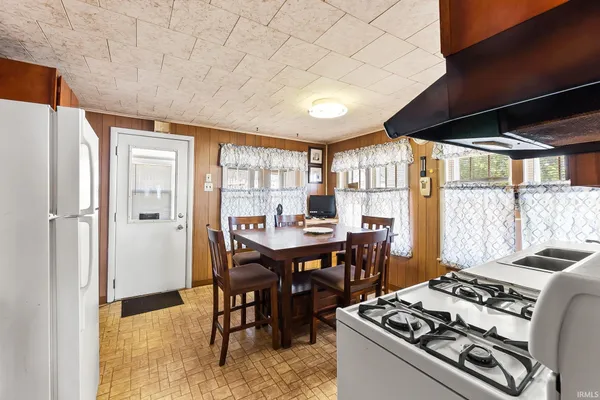 $314,900 | 7993 North Tippecanoe Drive, Walkerton, IN 46574