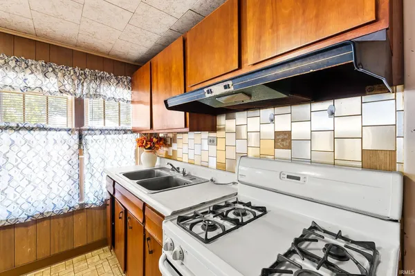 $314,900 | 7993 North Tippecanoe Drive, Walkerton, IN 46574