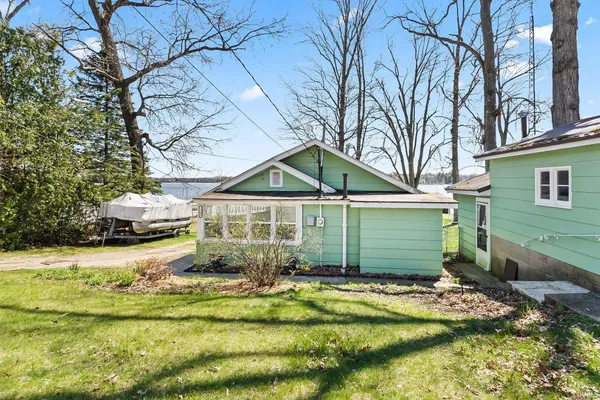 $314,900 | 7993 North Tippecanoe Drive, Walkerton, IN 46574