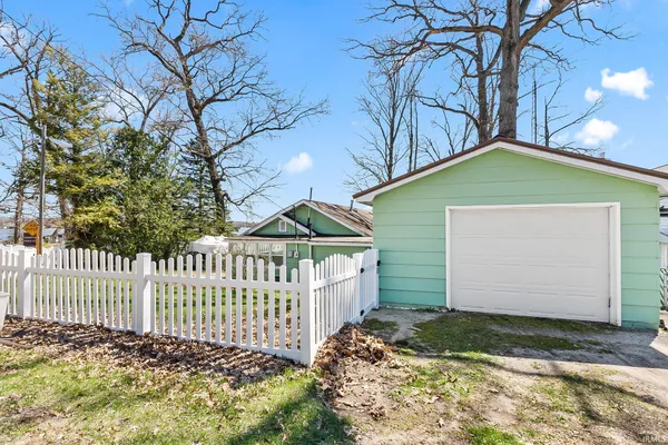 $314,900 | 7993 North Tippecanoe Drive, Walkerton, IN 46574