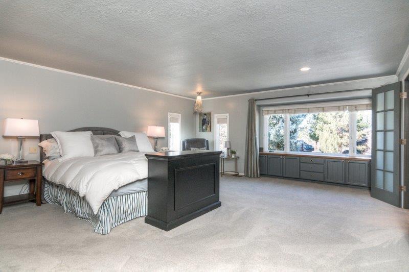61484 Southwest Longview Street Bend, OR 97702 - Photo 5 of 33 5