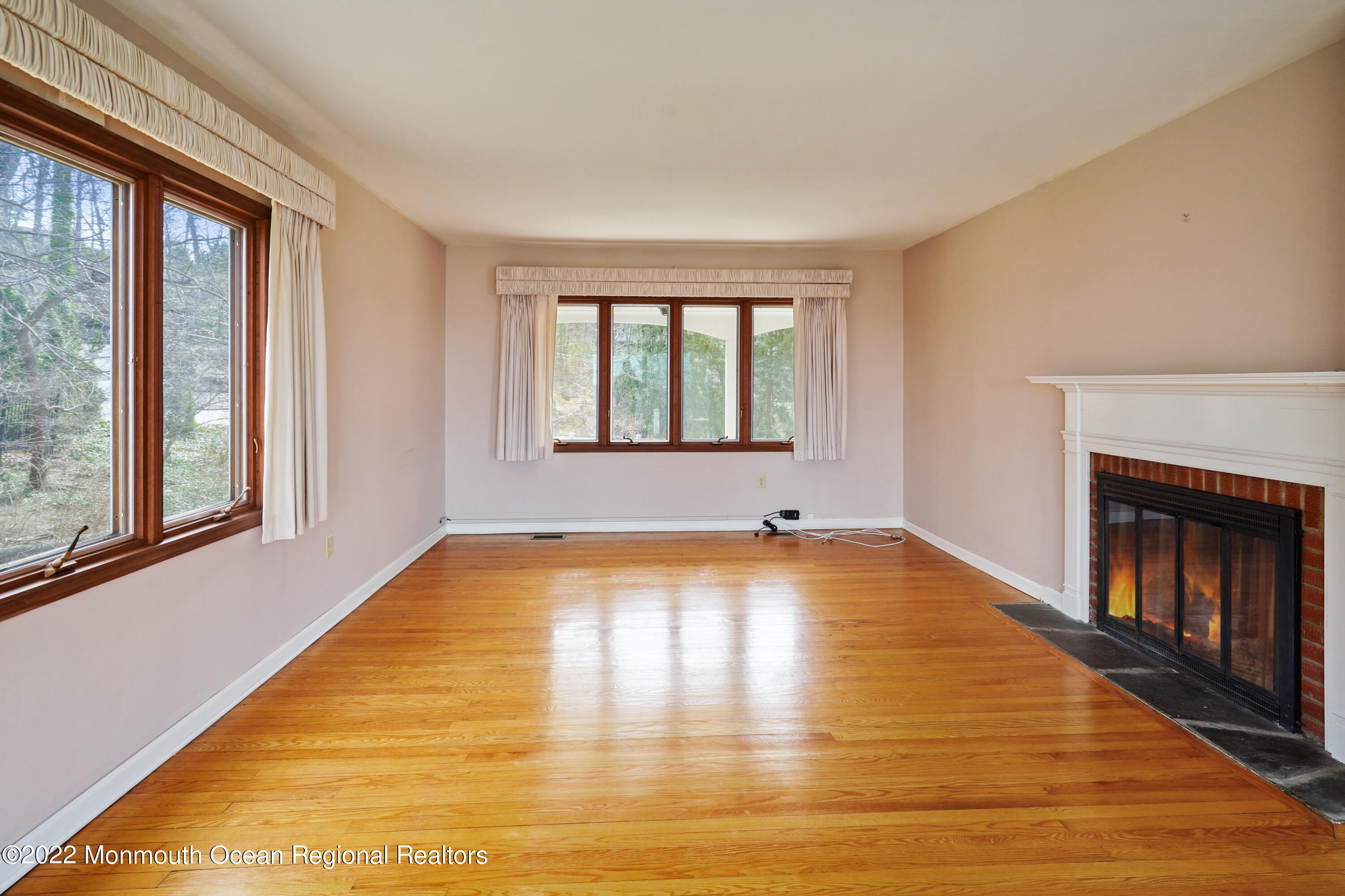 28 Belvidere Road Atlantic Highlands, NJ 07716 - Photo 11 of 56 Living Room