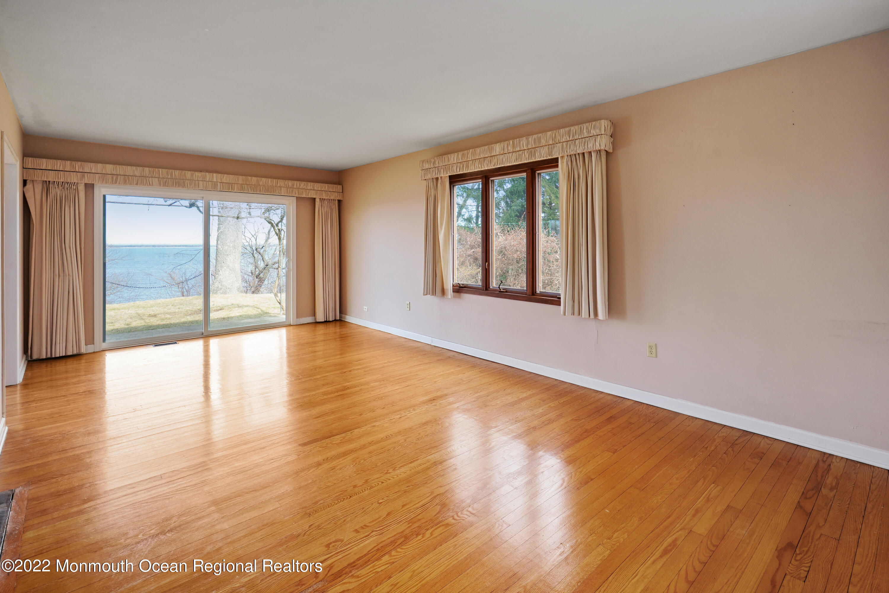 28 Belvidere Road Atlantic Highlands, NJ 07716 - Photo 10 of 56 Living Room