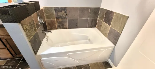 $1,950 | 1300 146th Avenue, Unit B, New Richmond, WI 54017