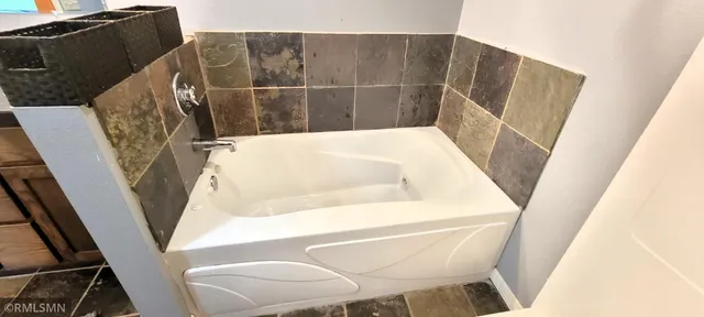 $1,950 | 1300 146th Avenue, Unit B, New Richmond, WI 54017