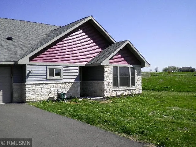 $1,950 | 1300 146th Avenue, Unit B, New Richmond, WI 54017