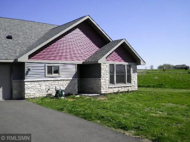 $1,950 | 1300 146th Avenue, Unit B, New Richmond, WI 54017