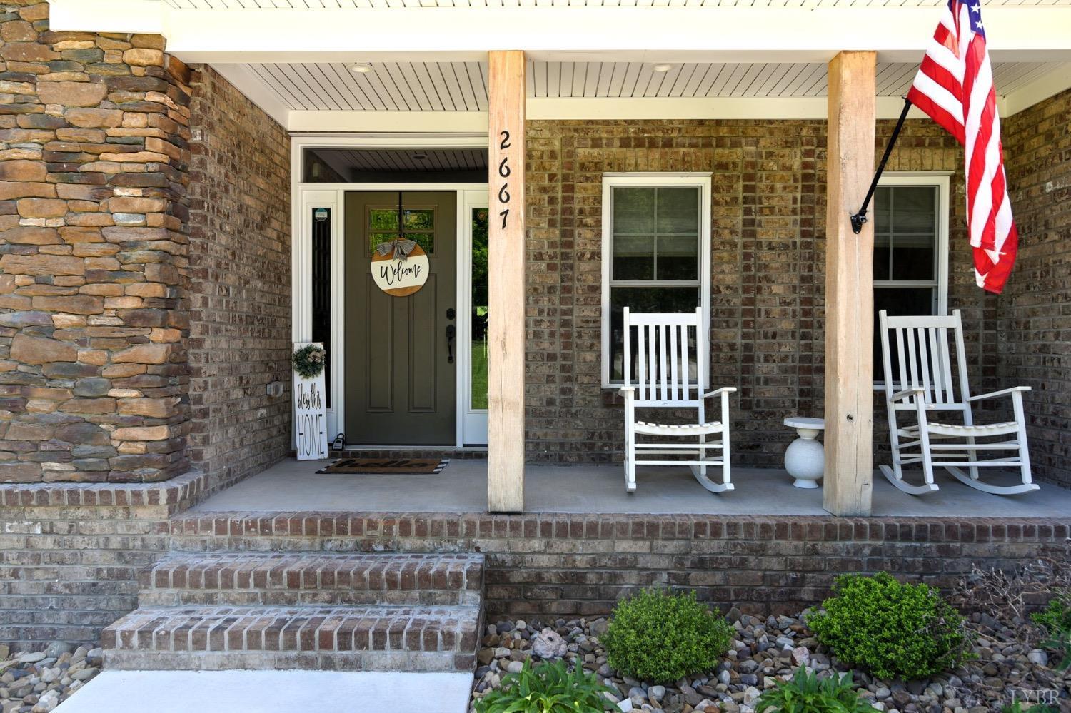 2667 Bellevue Road Forest, VA 24551 - Photo 2 of 55 a front view of a house with a garden