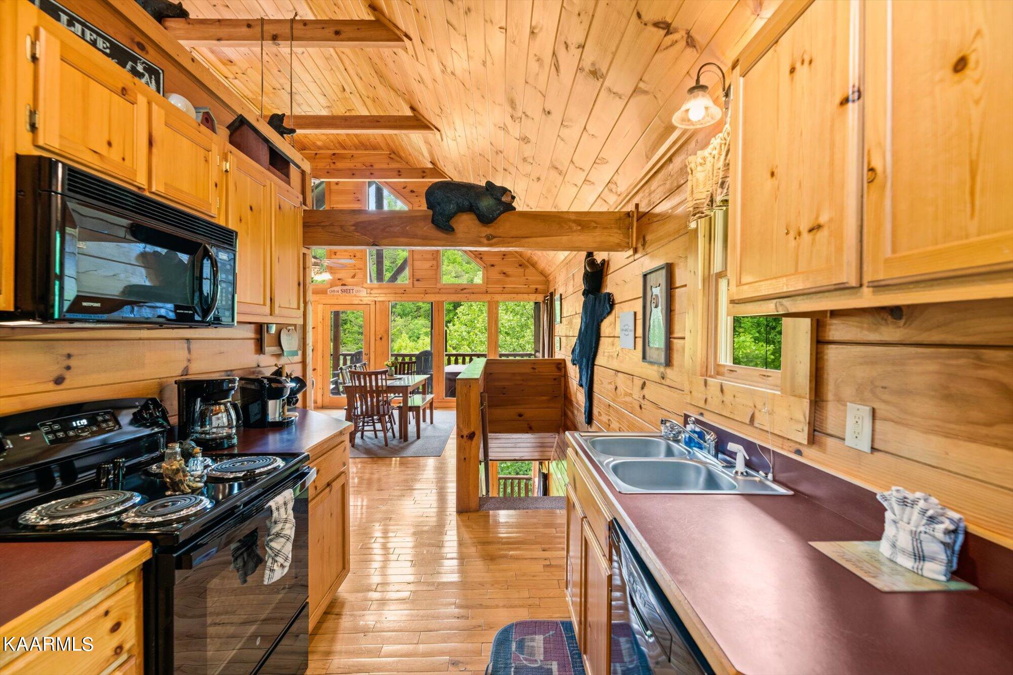 830 Black Bear Cub Way Sevierville, TN 37862 - Photo 11 of 28 830 Black Bear Cub Way