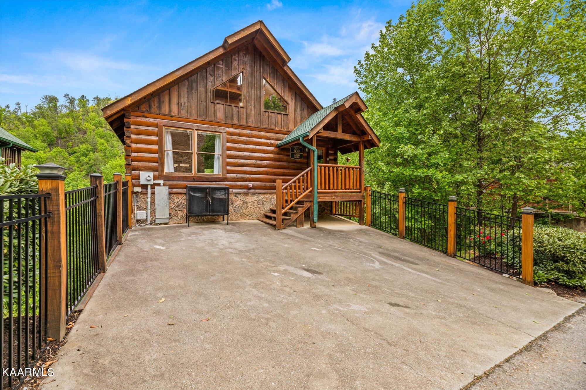 830 Black Bear Cub Way Sevierville, TN 37862 - Photo 2 of 28 830 Black Bear Cub Way