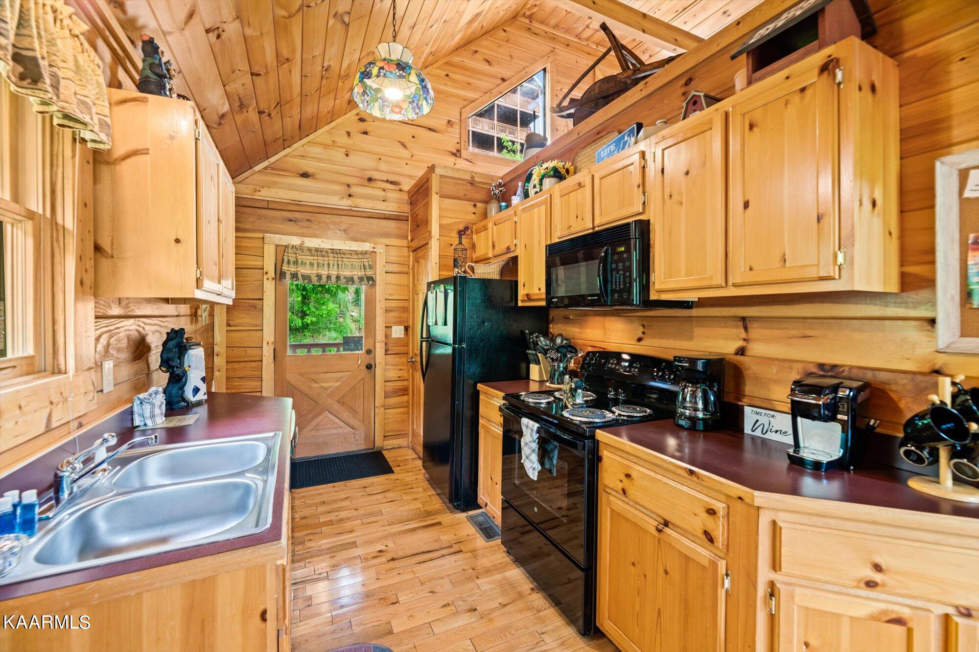 830 Black Bear Cub Way Sevierville, TN 37862 - Photo 10 of 28 830 Black Bear Cub Way