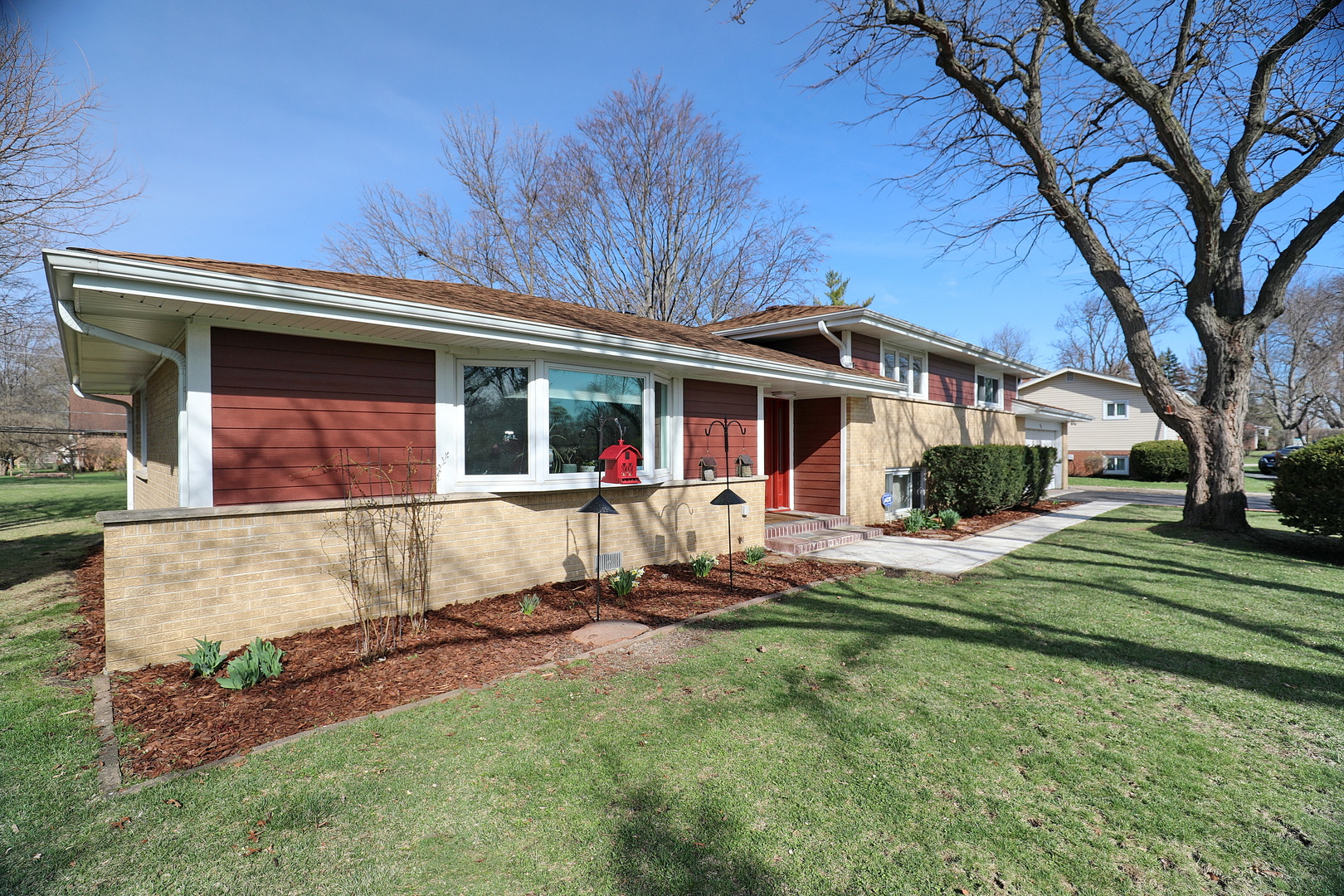 270 South Lambert Road Glen Ellyn, IL 60137 - Photo 3 of 47 Gallery Image 3