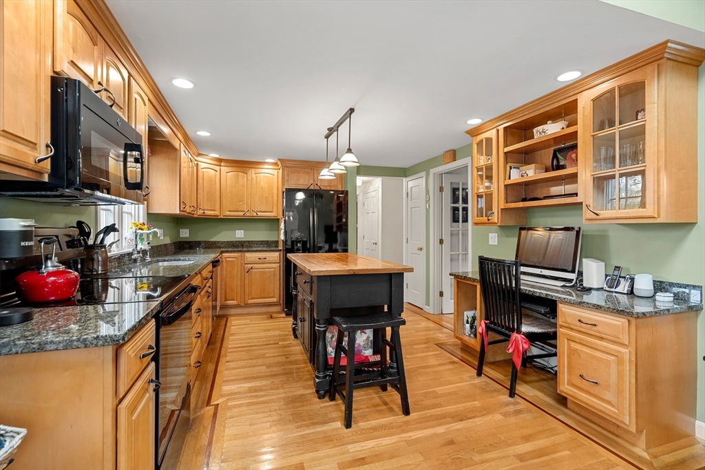 53 Centre Street Danvers, MA 01923 - Photo 3 of 40 Gallery Image 3
