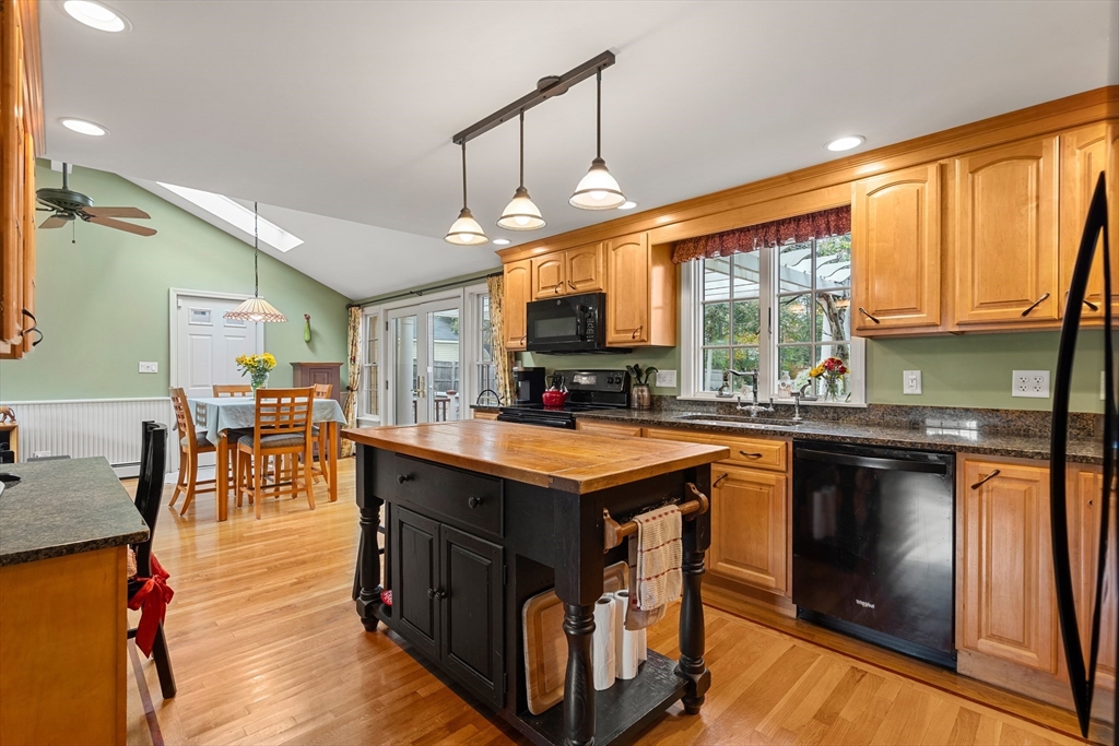 53 Centre Street Danvers, MA 01923 - Photo 5 of 40 Gallery Image 5