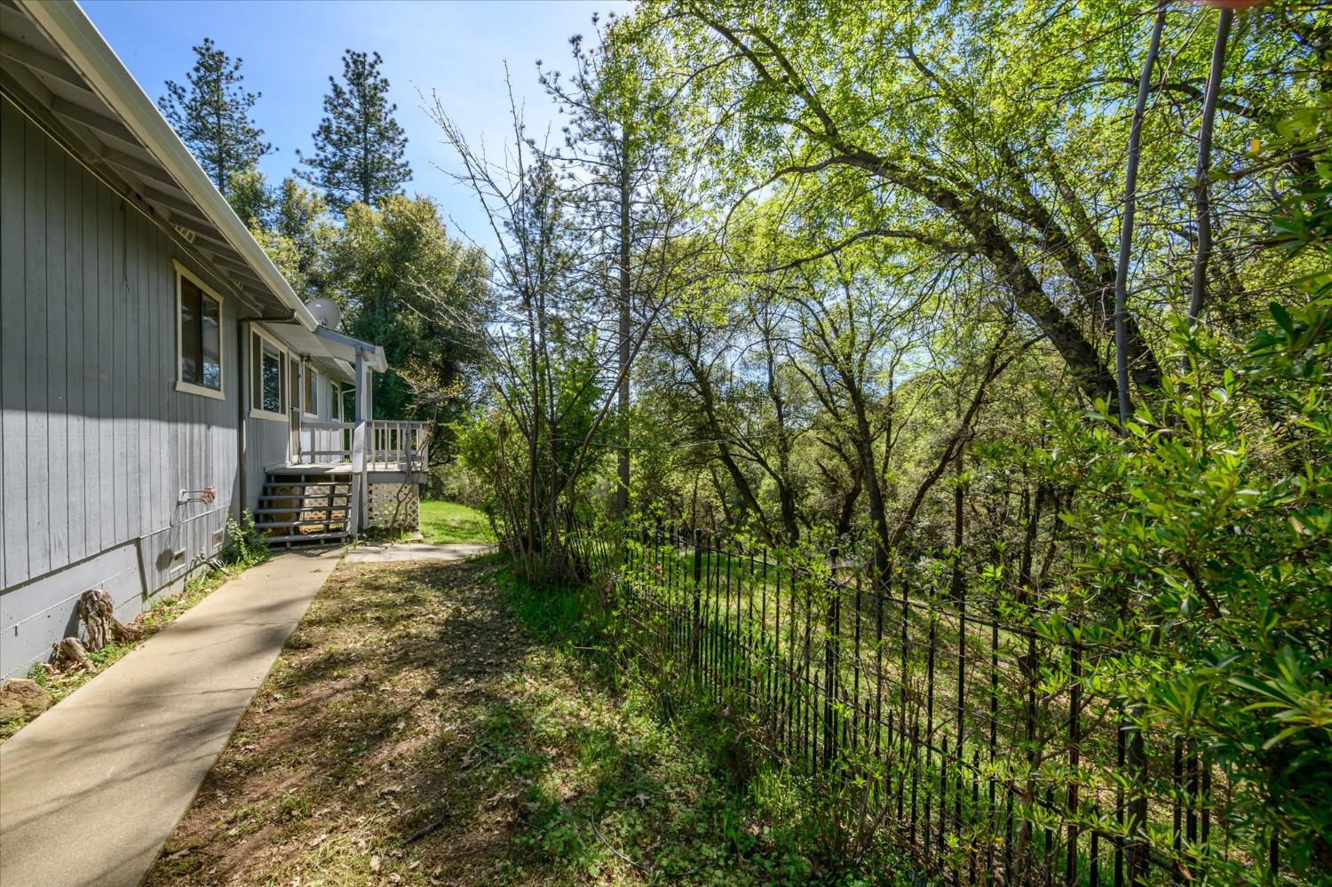 4910 Chisholm Trail Placerville, CA 95667 - Photo 27 of 41 a view of backyard of house