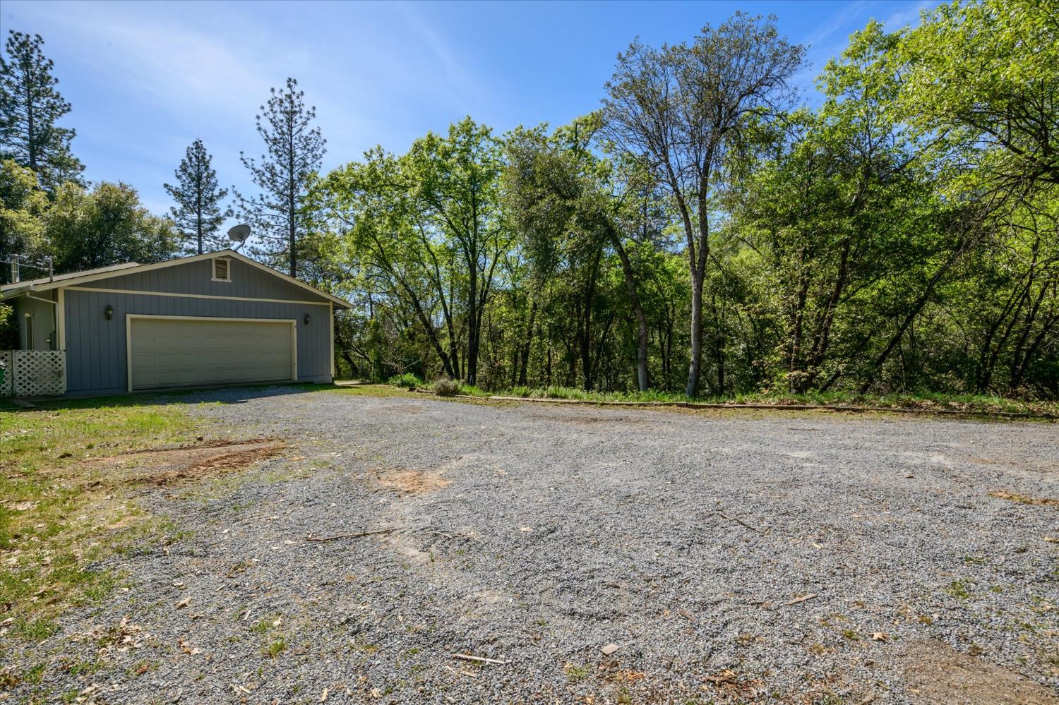 4910 Chisholm Trail Placerville, CA 95667 - Photo 29 of 41 a front view of a house with a garage