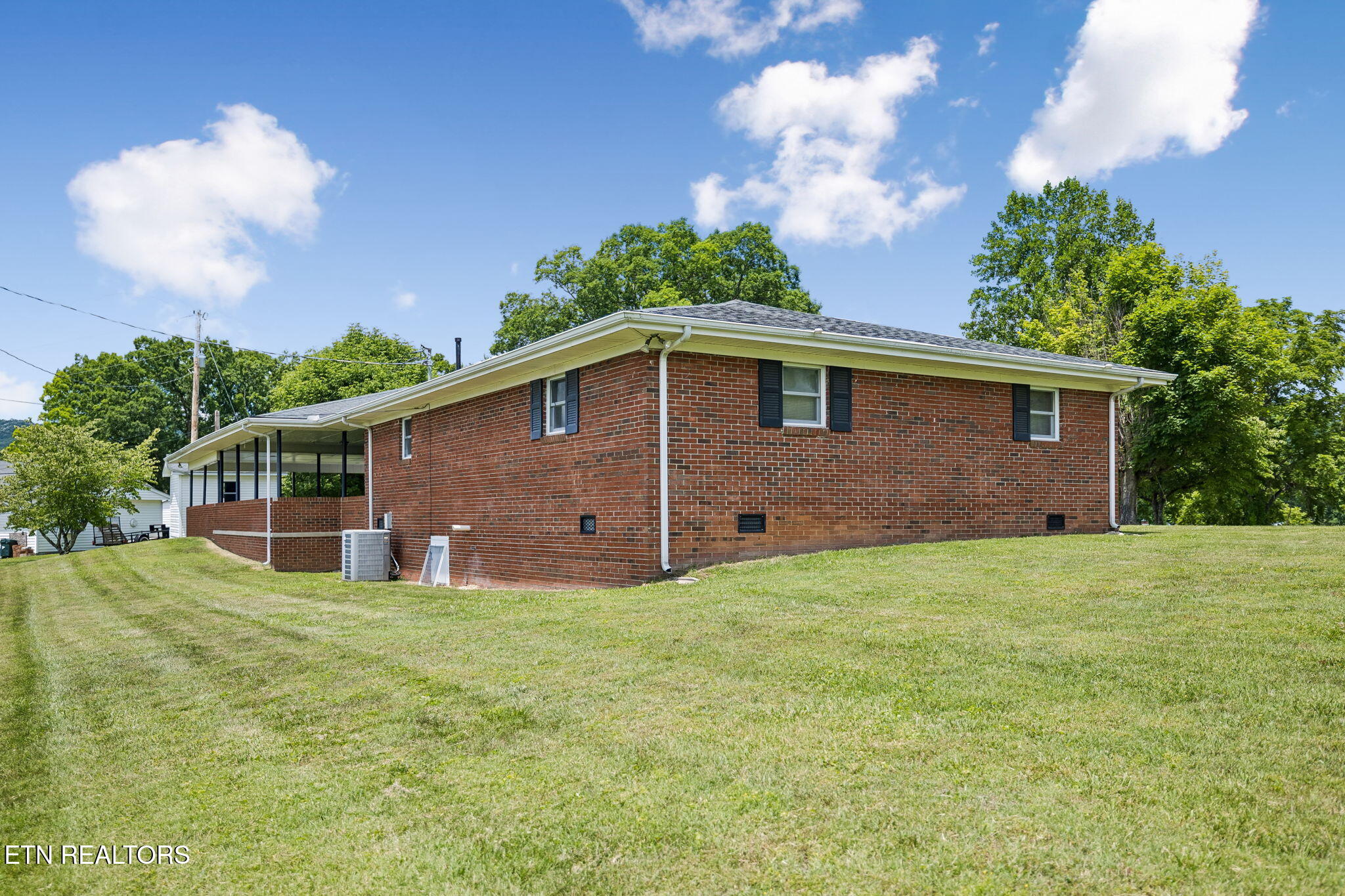 147 Meredith Road La Follette, TN 37766 - Photo 4 of 41 36-147 Meredith Rd - 036
