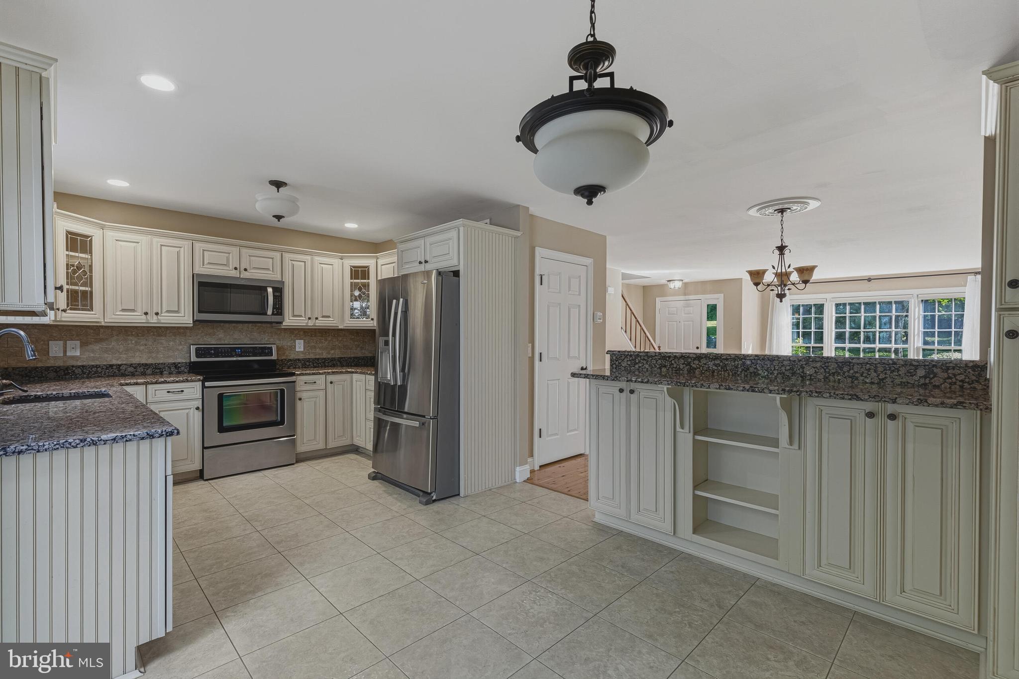 8144 Cliffview Avenue Springfield, VA 22153 - Photo 9 of 37