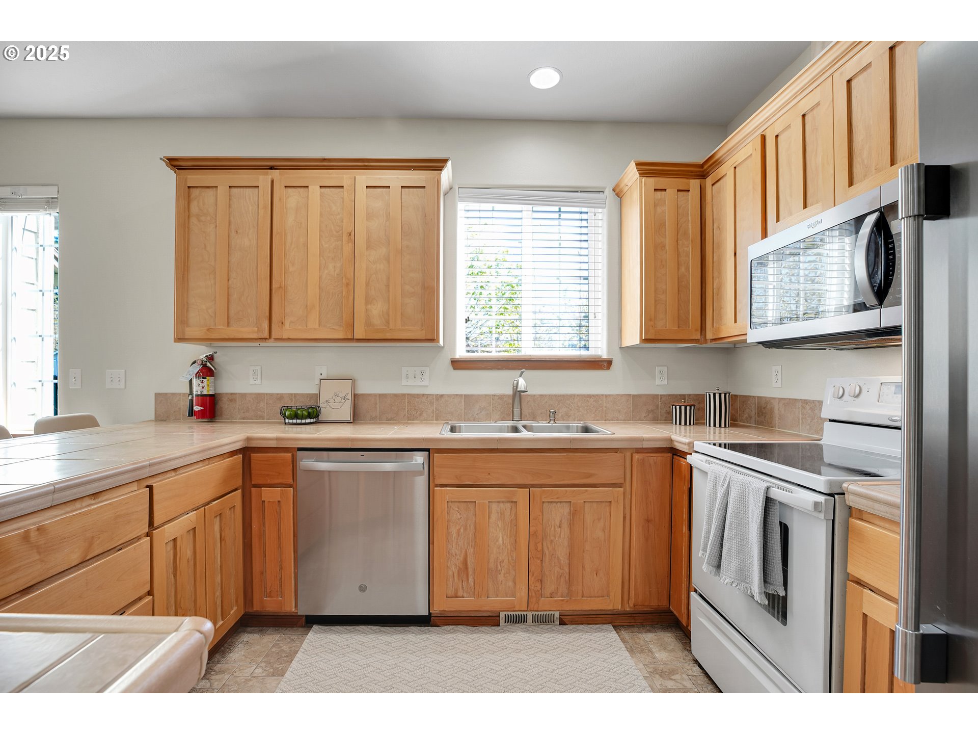 2227 Southeast 174th Avenue Portland, OR 97233 - Photo 8 of 42