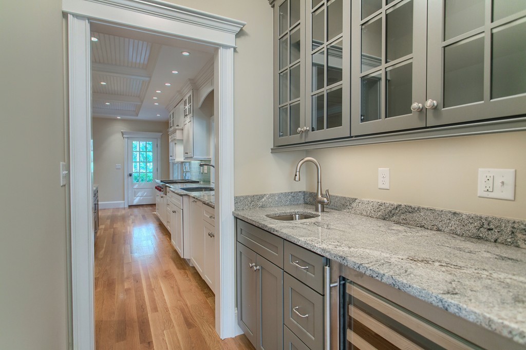 61 Parker Road Wellesley, MA 02482 - Photo 8 of 26