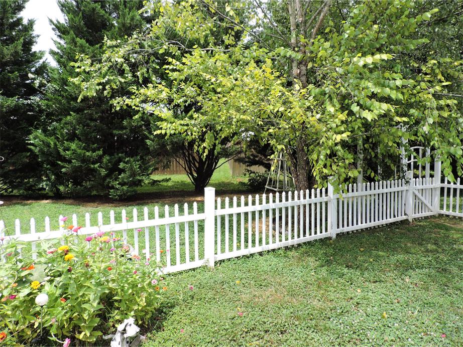 1020 Hummingbird Lane Spring Hill, TN 37174 - Photo 23 of 30 Maintenance Free Picket Fence.
