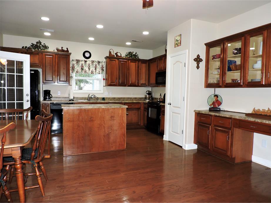 1020 Hummingbird Lane Spring Hill, TN 37174 - Photo 4 of 30 So Much Room In This Open Kitchen Concept. New Garbage Disposal.