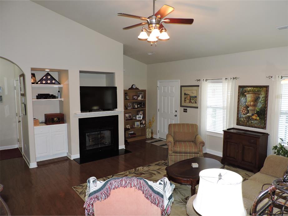 1020 Hummingbird Lane Spring Hill, TN 37174 - Photo 9 of 30 Fireplace Has Electric Logs ~ No Fumes, No Dust Just Beauty!
