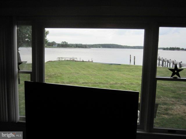1610 Deep Point Road Woolford, MD 21677 - Photo 15 of 20 Family Room