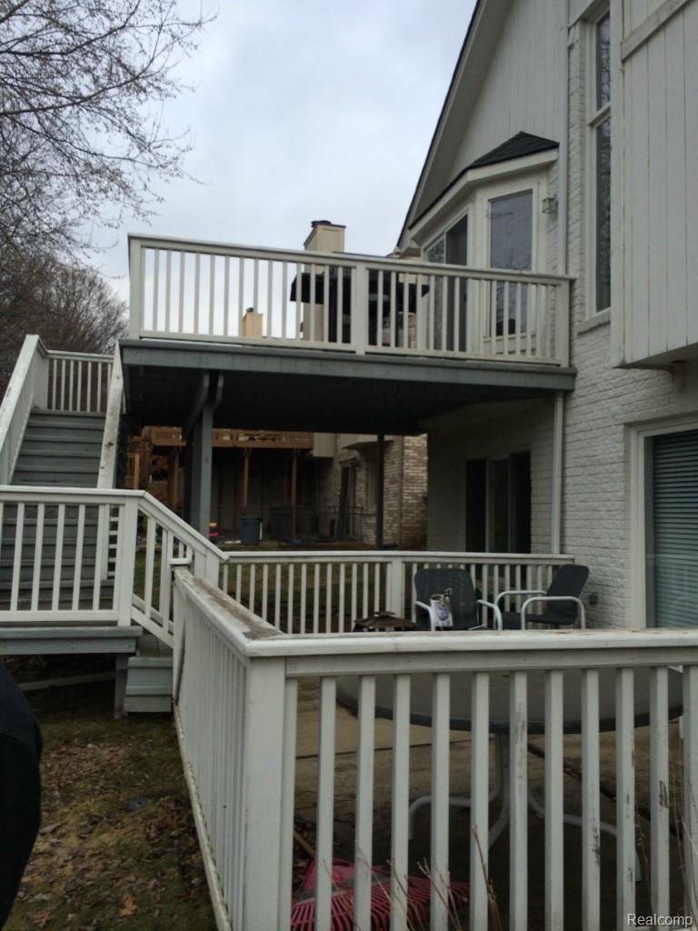 1012 River Mist Drive Rochester, MI 48307 - Photo 22 of 25 Deck.jpg