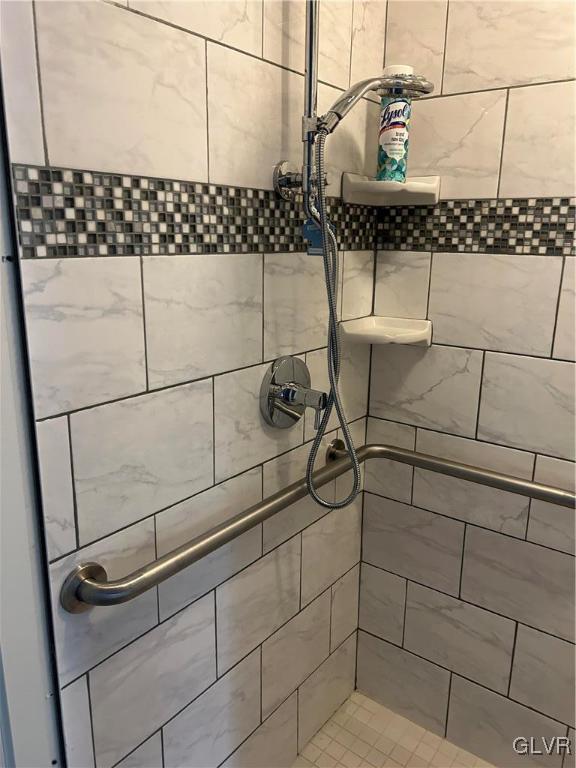 18 Repsher Road Bangor, PA 18013 - Photo 15 of 23 a bathroom with a shower