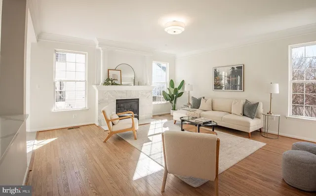 $1,000,000 | 4183 Whitlow Place, Chantilly, VA 20151