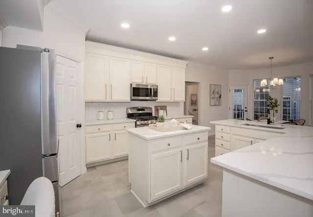 $1,000,000 | 4183 Whitlow Place, Chantilly, VA 20151