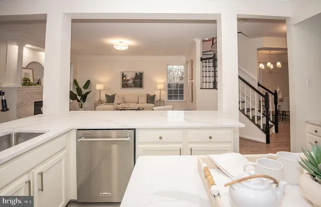 $1,000,000 | 4183 Whitlow Place, Chantilly, VA 20151