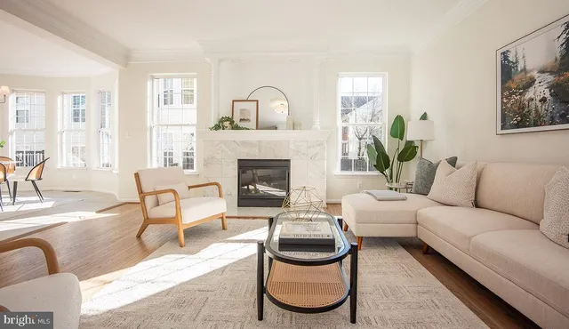 $1,000,000 | 4183 Whitlow Place, Chantilly, VA 20151