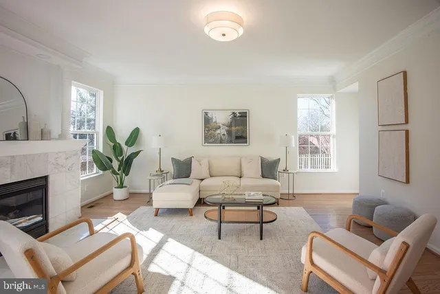 $1,000,000 | 4183 Whitlow Place, Chantilly, VA 20151