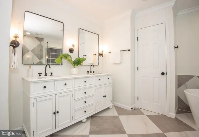 $1,000,000 | 4183 Whitlow Place, Chantilly, VA 20151