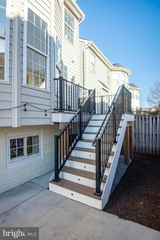 $1,000,000 | 4183 Whitlow Place, Chantilly, VA 20151