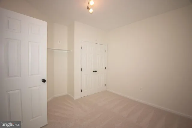 $1,000,000 | 4183 Whitlow Place, Chantilly, VA 20151