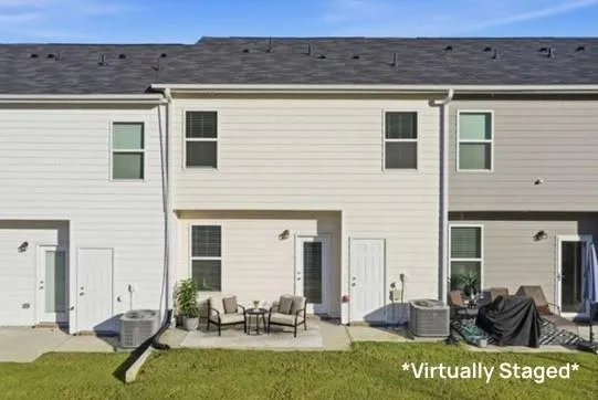 a view of a house with backyard