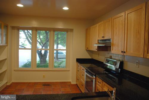 9000 Saffron Lane Silver Spring, MD 20901 - Photo 15 of 24 Kitchen