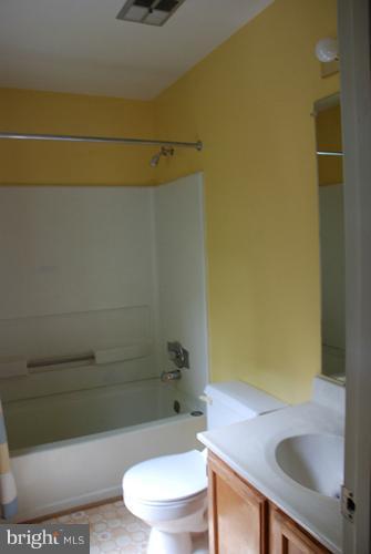 9000 Saffron Lane Silver Spring, MD 20901 - Photo 23 of 24 Bath (Master)