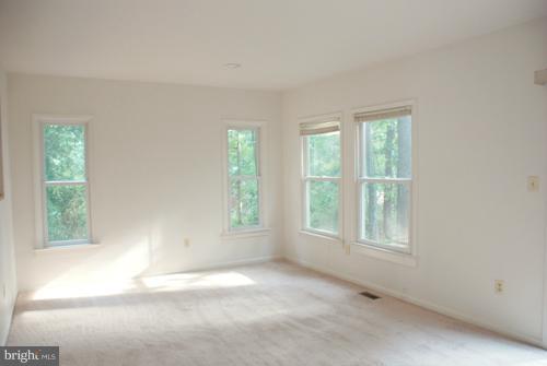 9000 Saffron Lane Silver Spring, MD 20901 - Photo 6 of 24 Living Room